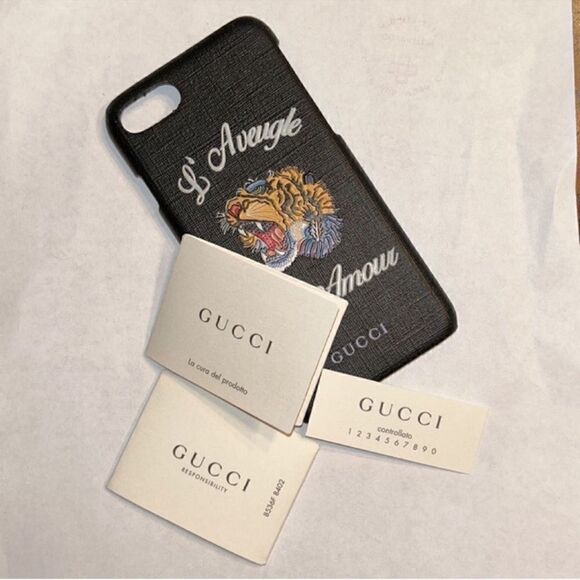 Authentic Gucci Black Tiger 'L'Aveugle Par
Amour' iPhone 6 Case - Picture 2 of 5